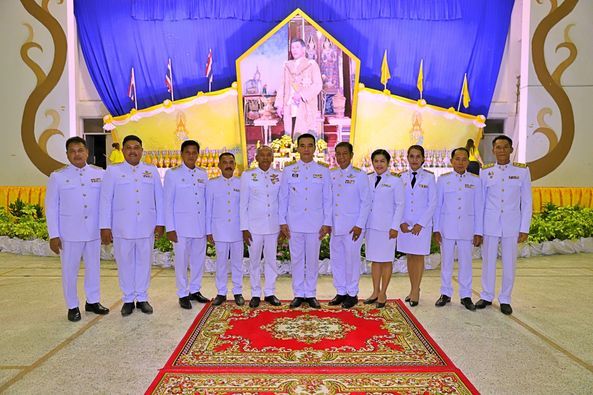 king maha vajiralongkorn community unity
